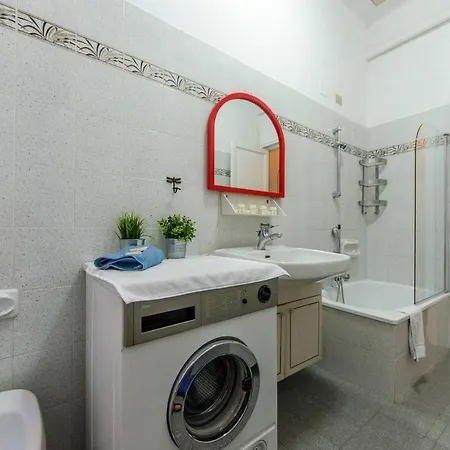 Hintown Castelletto Family Flat דירה *
